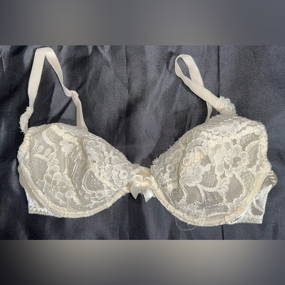 Victoria’s Secret Vintage Dream Angels Collection Cream 36B w Pads